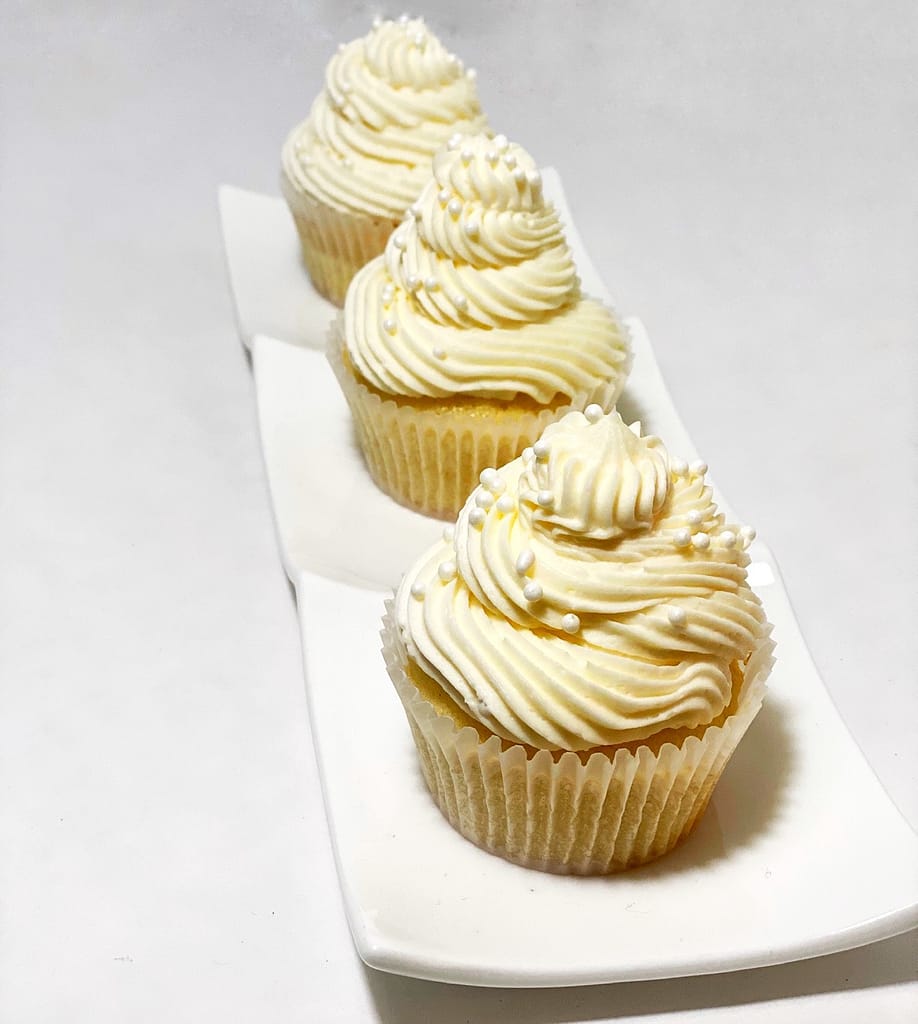 vanills cupcakes with vanilla buttercream frosting